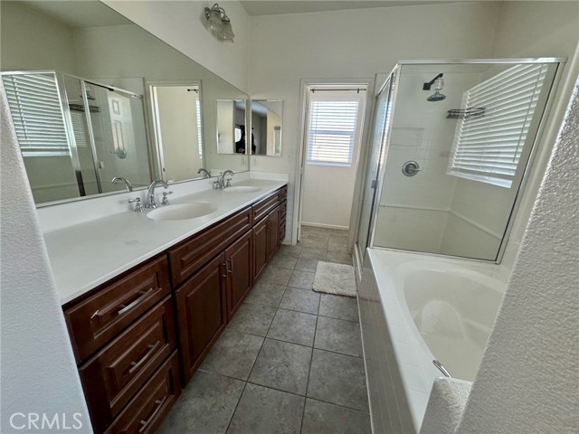 Detail Gallery Image 11 of 19 For 1891 Glisten Trl, San Jacinto,  CA 92582 - 5 Beds | 2/1 Baths