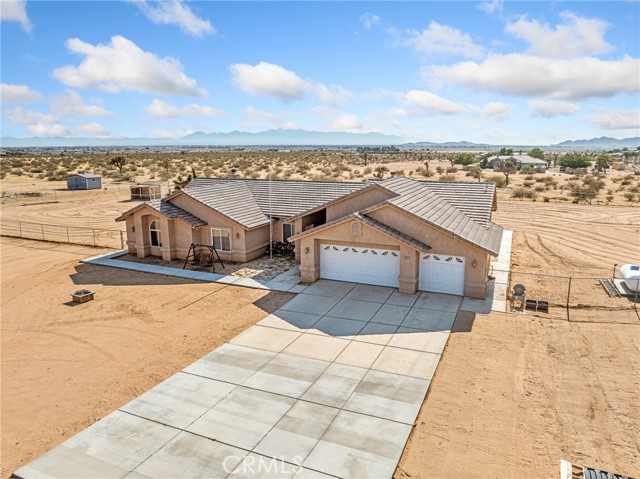 15454 Mustang Avenue, Apple Valley CA: https://media.crmls.org/medias/ab7dc16e-f4b8-464c-b19d-893351411a29.jpg