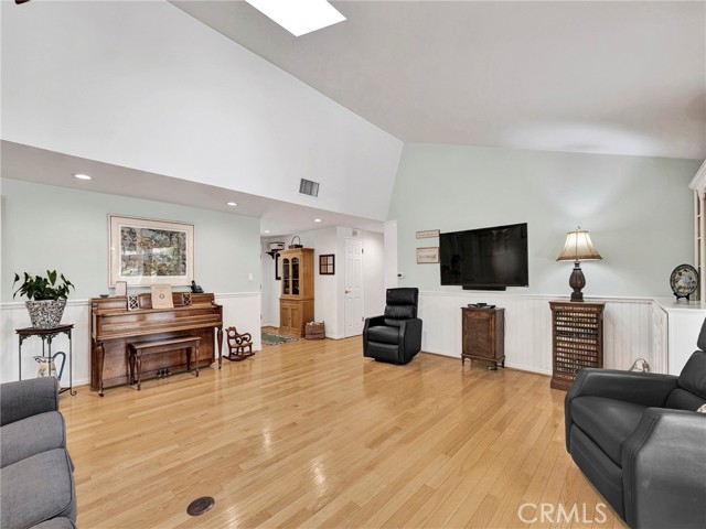 Detail Gallery Image 8 of 40 For 23962 Crosson Dr, Woodland Hills,  CA 91367 - 3 Beds | 2 Baths