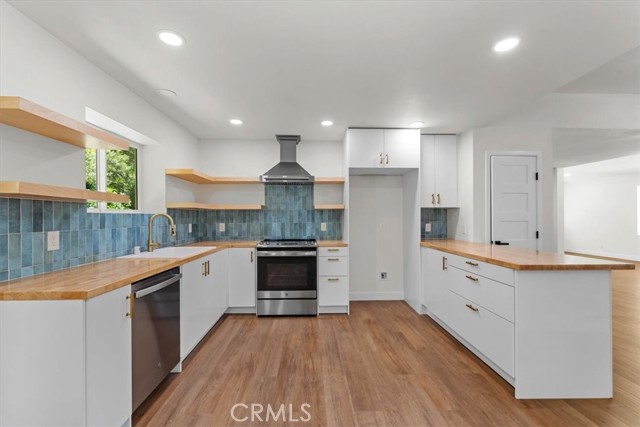 Detail Gallery Image 12 of 58 For 14153 Lake Bld, Shasta Lake,  CA 96019 - 5 Beds | 2 Baths