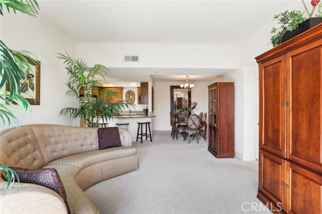 Detail Gallery Image 15 of 41 For 14343 Burbank Bld #301,  Sherman Oaks,  CA 91401 - 3 Beds | 2 Baths