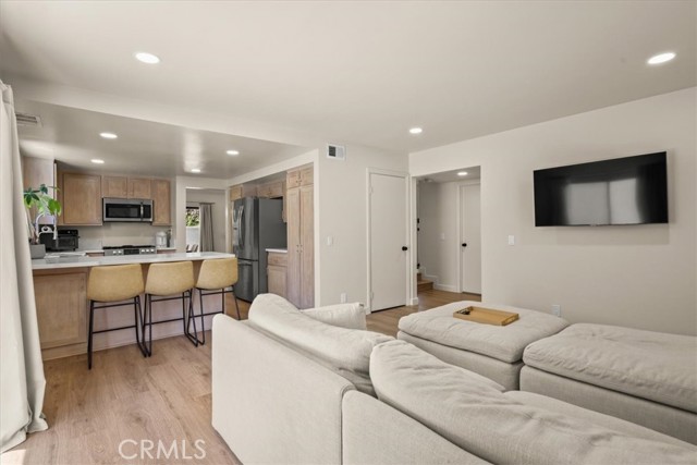 Detail Gallery Image 18 of 43 For 6613 Poppyview Dr, Oak Park,  CA 91377 - 3 Beds | 2/1 Baths