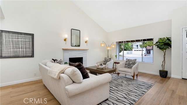 15061 Glass Circle, Irvine CA: https://media.crmls.org/medias/ab8062ec-4132-44b8-8f09-53da950d397b.jpg