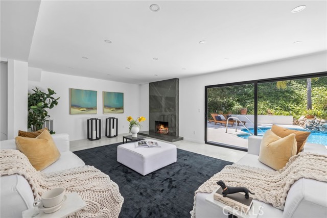 Detail Gallery Image 6 of 35 For 20101 Greenbriar Dr, Tarzana,  CA 91356 - 5 Beds | 4 Baths