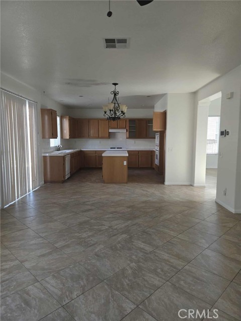 Detail Gallery Image 8 of 17 For 26470 Bay, Moreno Valley,  CA 92555 - 4 Beds | 3 Baths