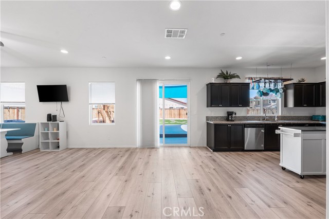 2436 Lugar Bonito Court, Rosamond CA: https://media.crmls.org/medias/ab841a76-9cd3-4116-8c58-c2ec4cd6b2fb.jpg