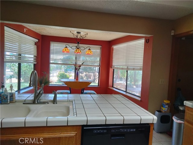 2390 Trinity Road, Pinon Hills CA: https://media.crmls.org/medias/ab8475a4-4b7b-47ac-8678-dd3d2d83942b.jpg