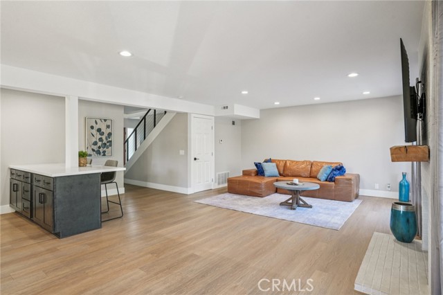 835 Amigos Way, Newport Beach CA: https://media.crmls.org/medias/ab851855-190d-407f-9e55-7f4d164f2e69.jpg