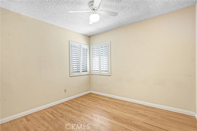 Detail Gallery Image 9 of 17 For 16510 Iris, Fontana,  CA 92335 - 3 Beds | 2 Baths