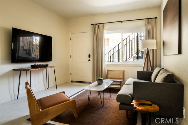 Detail Gallery Image 1 of 17 For 13025 Roselle Ave #4,  Hawthorne,  CA 90250 - 2 Beds | 1 Baths
