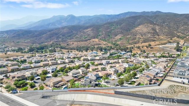 Detail Gallery Image 48 of 55 For 4882 Hawk Ridge Ave, Fontana,  CA 92336 - 4 Beds | 3/1 Baths