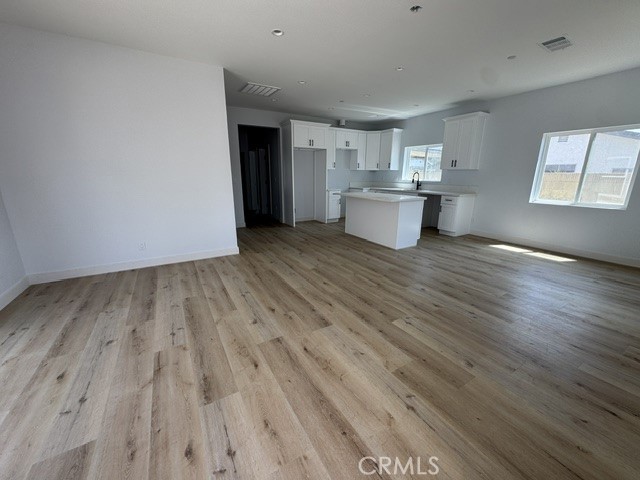 https://media.crmls.org/medias/ab867cad-5f15-47d2-917b-cd5f773560f2.jpg?preset=X-Large