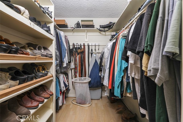 22526 Cass Avenue, Woodland Hills CA: https://media.crmls.org/medias/ab86fe09-e18b-4b68-bd31-05139470fe9b.jpg