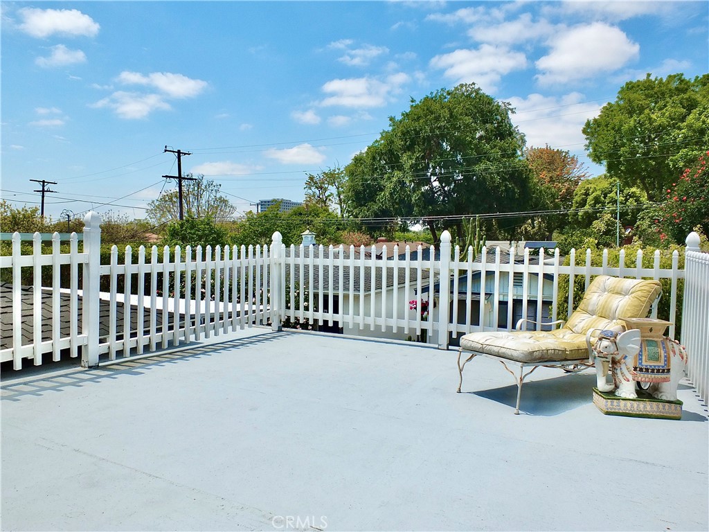 https://media.crmls.org/medias/ab88bc29-abdf-4c76-8a15-ed50516234ab.jpg?preset=X-Large