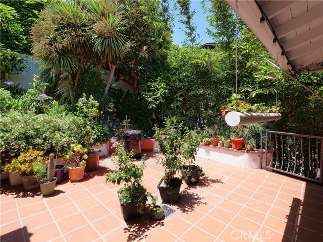345 Palos Verdes W Drive, Palos Verdes Estates CA: https://media.crmls.org/medias/ab8a2a9a-ff12-4e29-b32e-f3a159955bfe.jpg