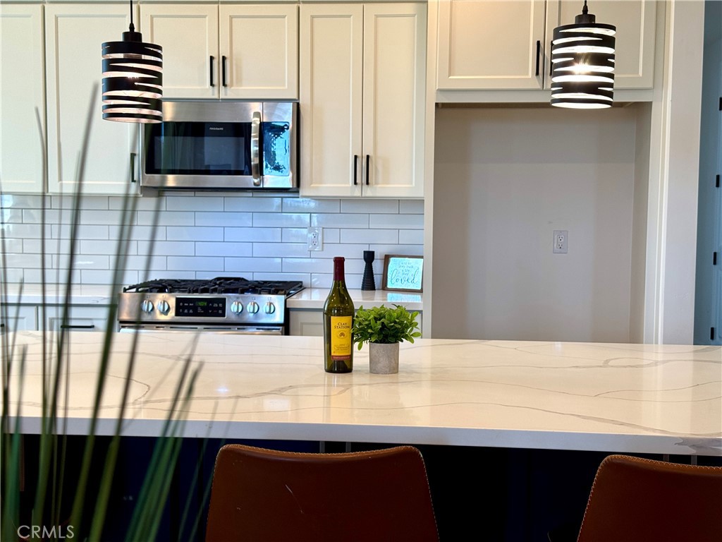 https://media.crmls.org/medias/ab8b3799-9b77-4d27-8cdf-9ddf05741f96.jpg?preset=X-Large