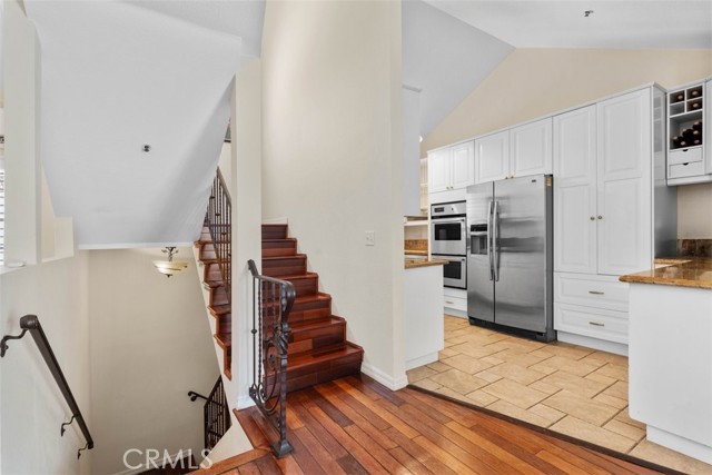 221 Violet Avenue, Monrovia CA: https://media.crmls.org/medias/ab8b88ed-96ae-4e8a-afad-05fa7dc3583a.jpg