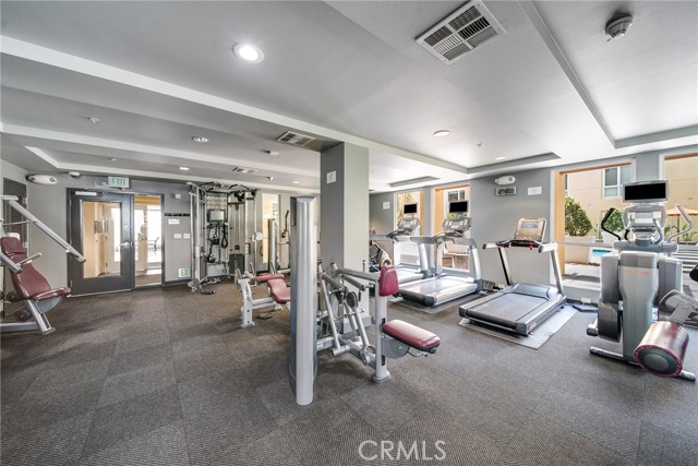 21301 Erwin Street, Woodland Hills CA: https://media.crmls.org/medias/ab8cc09d-11a5-4bfe-a220-0e7b51f16bc8.jpg