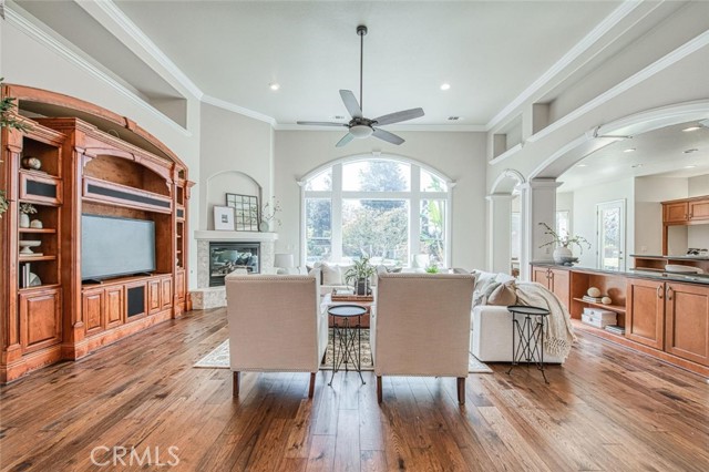 Detail Gallery Image 5 of 28 For 12437 N via Tuscania, Clovis,  CA 93619 - 5 Beds | 3/1 Baths