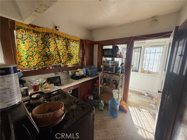 Detail Gallery Image 16 of 20 For 860 W 54th, Los Angeles,  CA 90037 - – Beds | – Baths