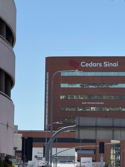 321 S San Vicente S Boulevard, Los Angeles CA: https://media.crmls.org/medias/ab8e919c-6315-4911-8f44-4dcdc81d0f34.jpg