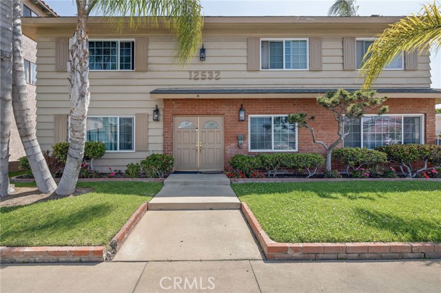 12532 Cranbrook Avenue, Hawthorne CA: https://media.crmls.org/medias/ab8eaadf-e574-43b0-80dd-bcefccb6c7d5.jpg