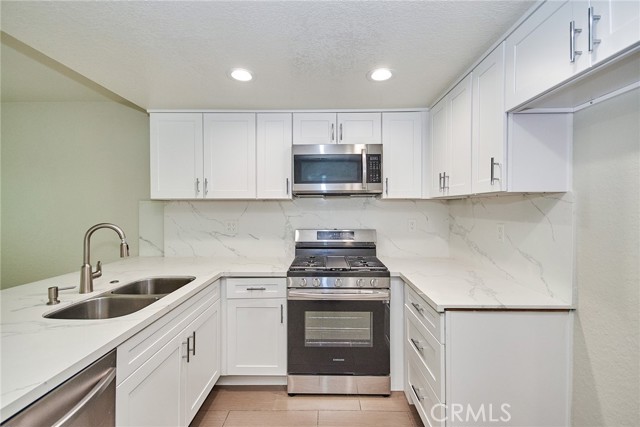 Detail Gallery Image 15 of 34 For 1139 Whitewater Dr #224,  Fullerton,  CA 92833 - 2 Beds | 2/1 Baths