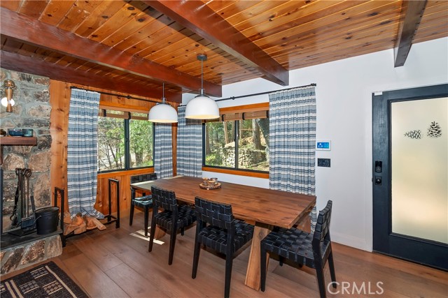 Detail Gallery Image 3 of 24 For 170 Fairway, Lake Arrowhead,  CA 92352 - 3 Beds | 2 Baths