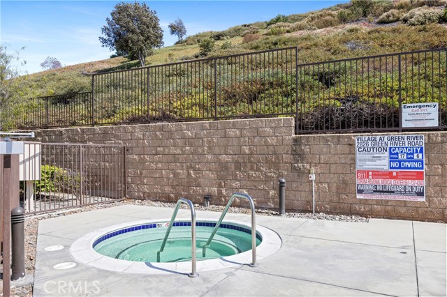 Image 21 of 31 For 2802 Green River Road 101