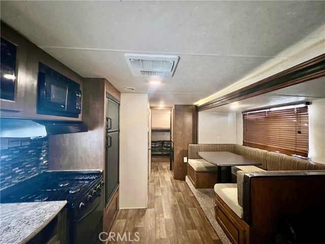 Detail Gallery Image 6 of 60 For 1295 S Cawston Ave, Hemet,  CA 92545 - – Beds | – Baths