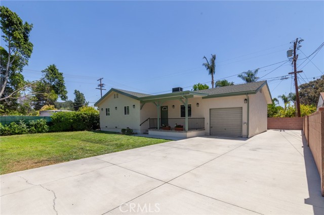 10838 Burnet Avenue, Mission Hills (San Fernando) CA: https://media.crmls.org/medias/ab9156c0-9e9d-4a5c-93c9-bd6d5f2c0c8c.jpg