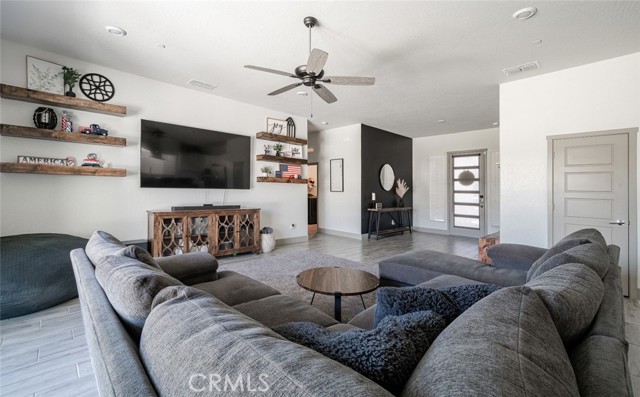 825 Spring W Street, Madera CA: https://media.crmls.org/medias/ab915707-b054-44b8-b308-91d7401d4ba3.jpg