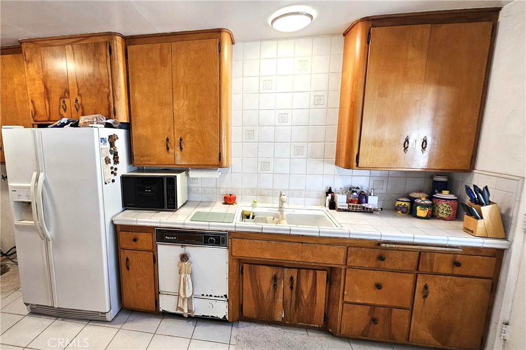 https://media.crmls.org/medias/ab91b111-5975-4a85-9525-5af0b66d1b12.jpg?preset=X-Large
