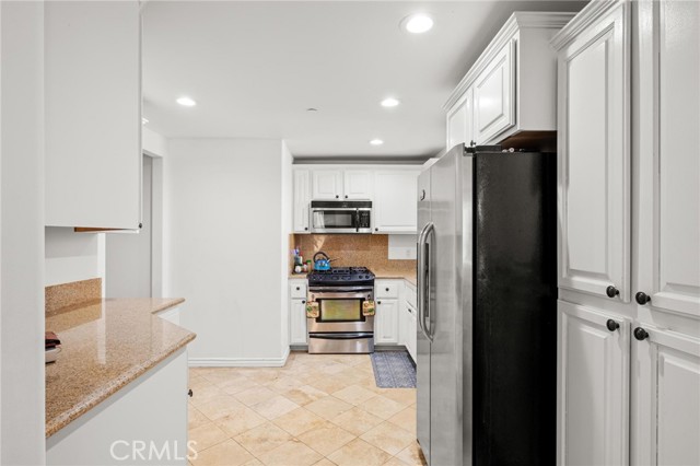 Detail Gallery Image 8 of 39 For 26404 Vermont Avenue #3,  Harbor City,  CA 90710 - 3 Beds | 1/1 Baths
