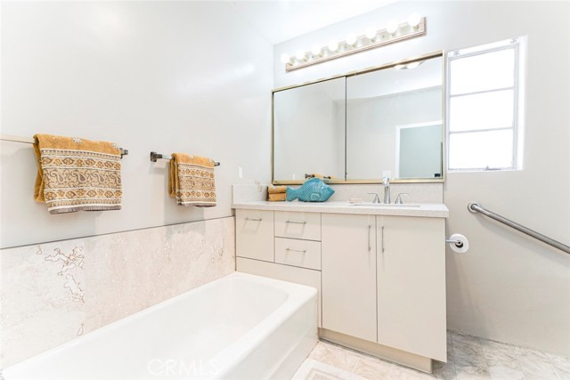 1422 W Riverside Drive, Burbank CA: https://media.crmls.org/medias/ab92cc42-73d9-4d01-8052-8efc27b96735.jpg