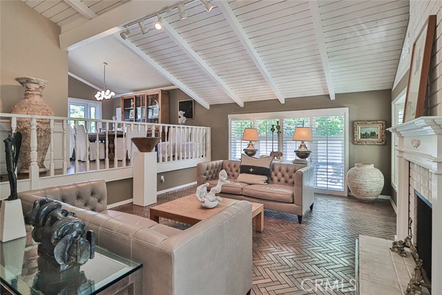 Detail Gallery Image 8 of 74 For 17141 Superior St, Northridge,  CA 91325 - 6 Beds | 4 Baths