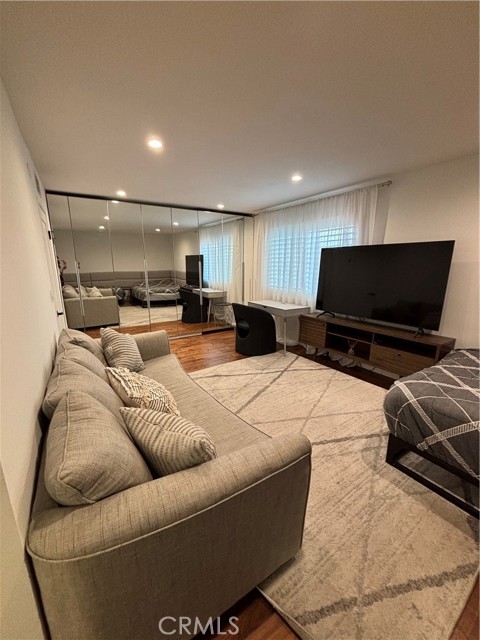 5533 Edward E Horton Lane, Encino CA: https://media.crmls.org/medias/ab93a05e-8519-4c72-b9b5-801b060c9a96.jpg