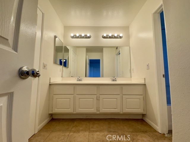 https://media.crmls.org/medias/ab946d28-164a-4a5c-8770-e8871abe2d7d.jpg?preset=X-Large