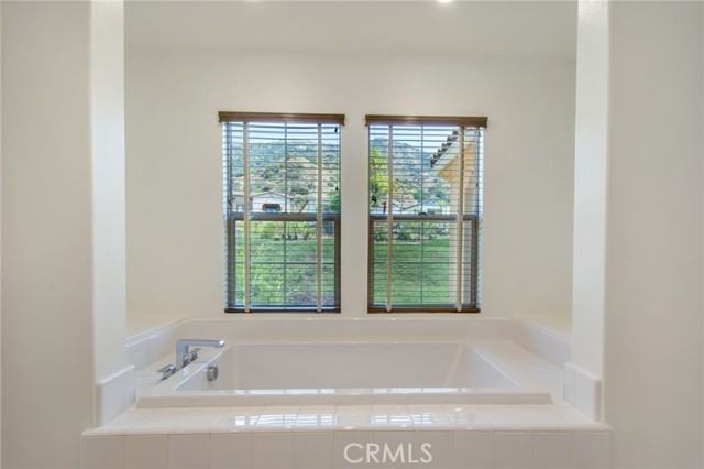 731 E Orange Blossom Way, Azusa CA: https://media.crmls.org/medias/ab94cf60-bc8d-4b79-bb0d-b479ff259789.jpg