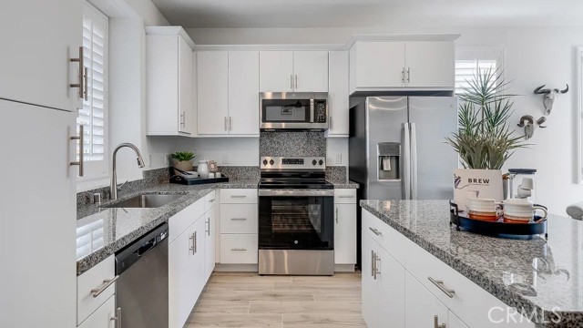 Detail Gallery Image 3 of 20 For 1212 Yeager Ave, Rialto,  CA 92376 - 3 Beds | 2/1 Baths