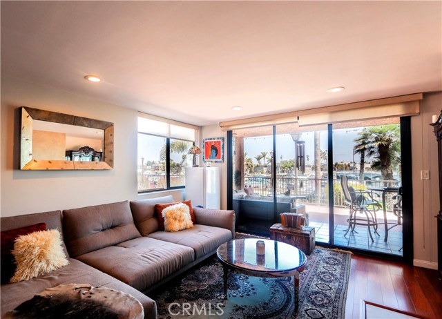 Detail Gallery Image 6 of 32 For 201 Bay Shore Ave #109,  Long Beach,  CA 90803 - 2 Beds | 2 Baths