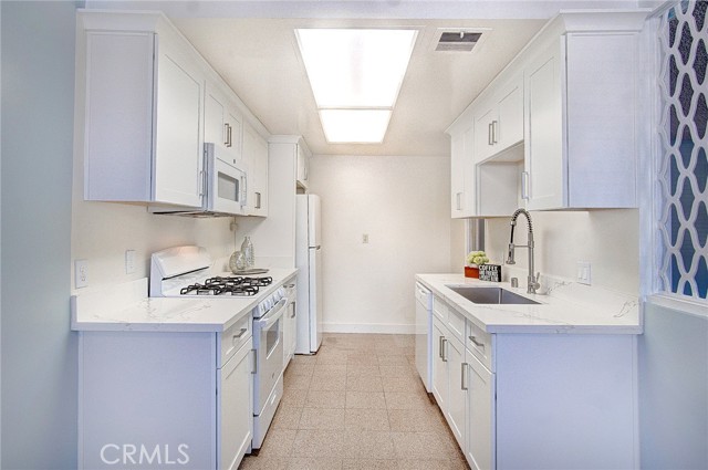 Detail Gallery Image 5 of 22 For 1200 W Huntington Dr #17,  Arcadia,  CA 91007 - 2 Beds | 2 Baths