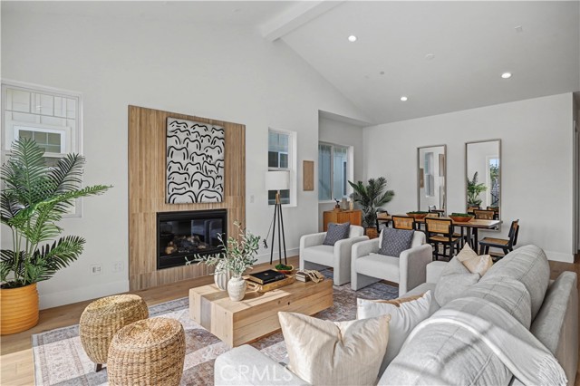 Detail Gallery Image 6 of 33 For 2205 Marshalfield a,  Redondo Beach,  CA 90278 - 4 Beds | 3/1 Baths