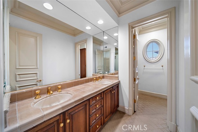 Detail Gallery Image 25 of 46 For 121 Emerald Bay, Laguna Beach,  CA 92651 - 5 Beds | 4/1 Baths