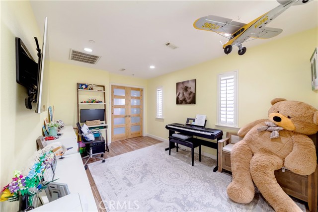 Detail Gallery Image 17 of 38 For 1800 S Pacific Coast Highway #94,  Redondo Beach,  CA 90277 - 3 Beds | 3 Baths