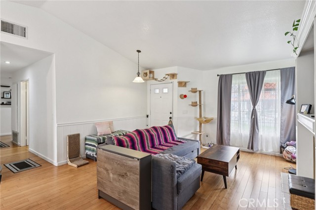 Detail Gallery Image 6 of 36 For 6336 N Redwood, San Bernardino,  CA 92407 - 4 Beds | 2 Baths