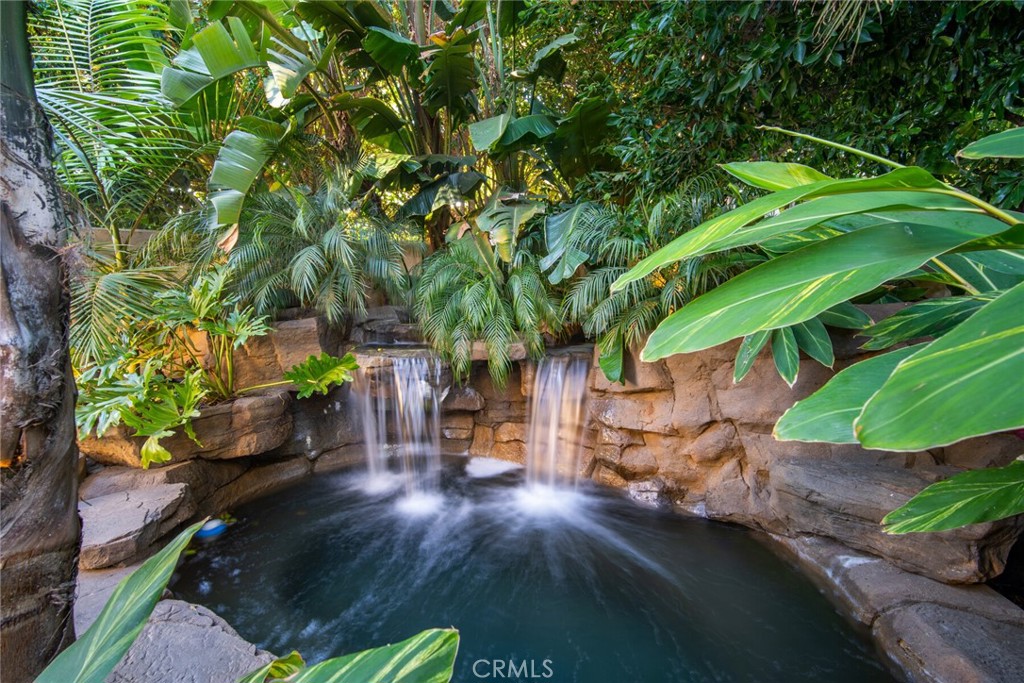 https://media.crmls.org/medias/ab9b41f1-4d9f-4622-a6aa-40131f33a345.jpg?preset=X-Large