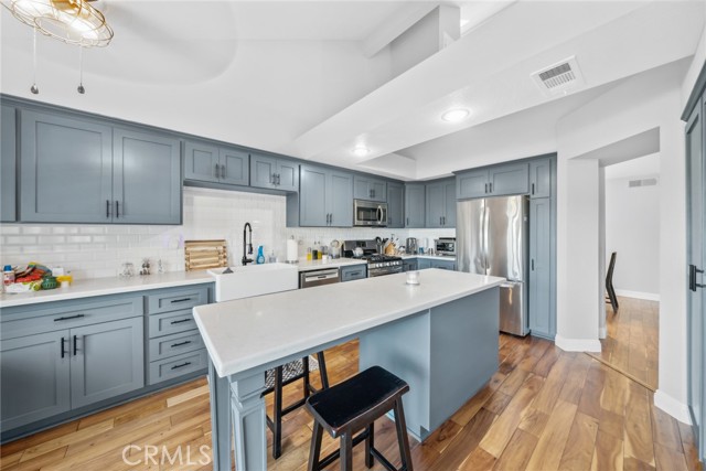 Photo #6: OC23188238 Listing 