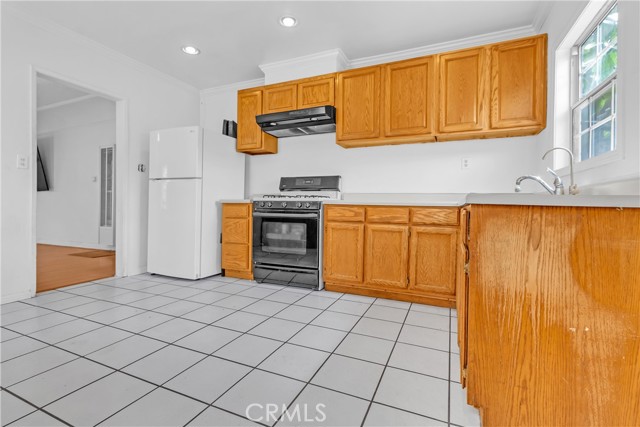 3130 Kansas Avenue, South Gate CA: https://media.crmls.org/medias/ab9c5a94-aee7-4d51-acdc-0644955974d9.jpg