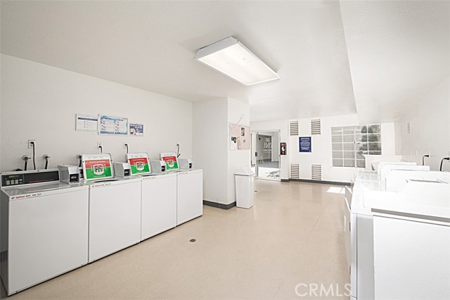 Detail Gallery Image 31 of 52 For 21400 Burbank Bld #313,  Woodland Hills,  CA 91367 - 2 Beds | 2 Baths